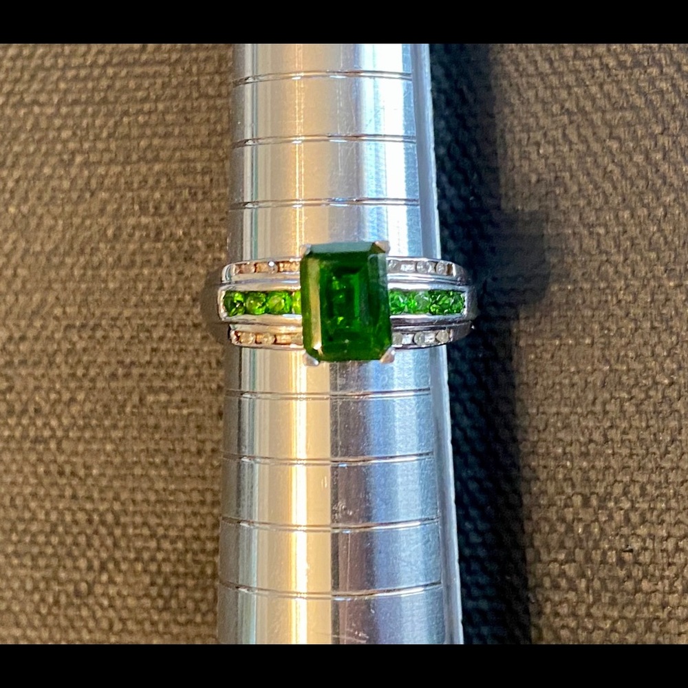 Chrome diopside ring